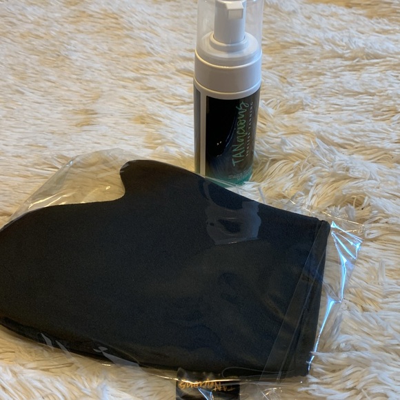 Tanacious Dark Tanning Mousse & Mitt - Picture 3 of 3